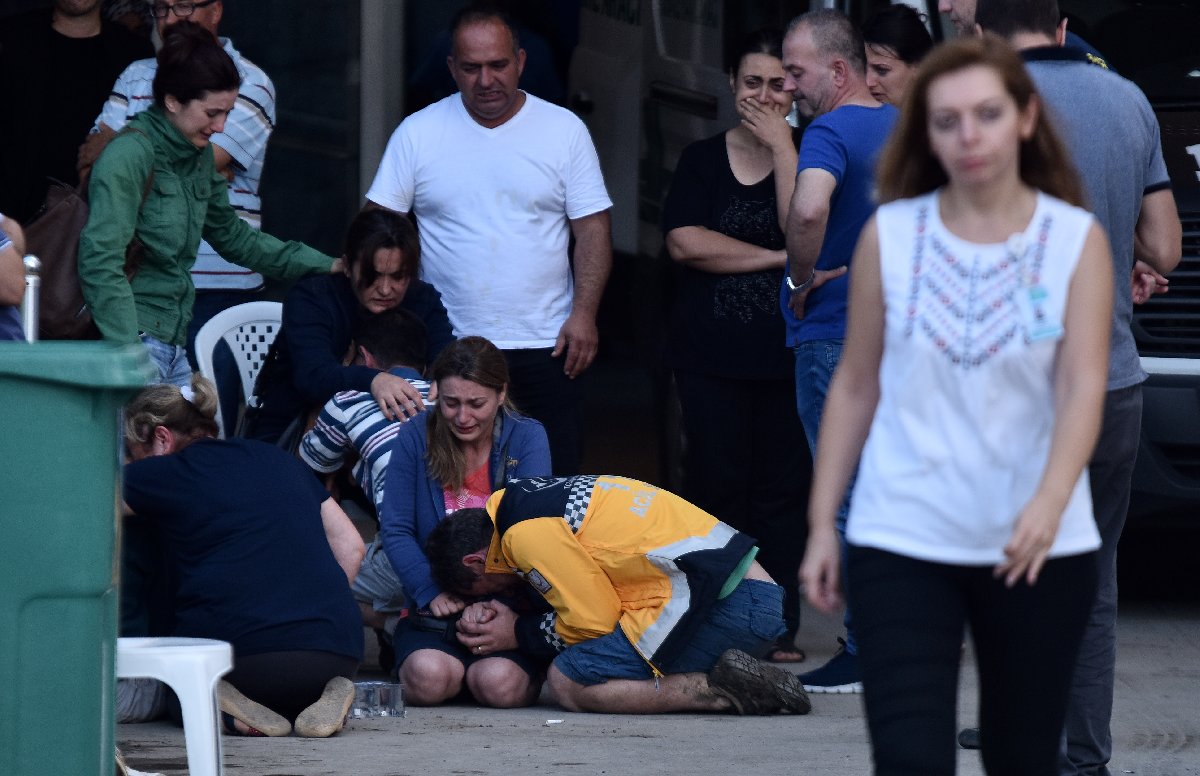 Tren kazası sonrası cenazesini teşhis edenler gözyaşlarına boğuldu