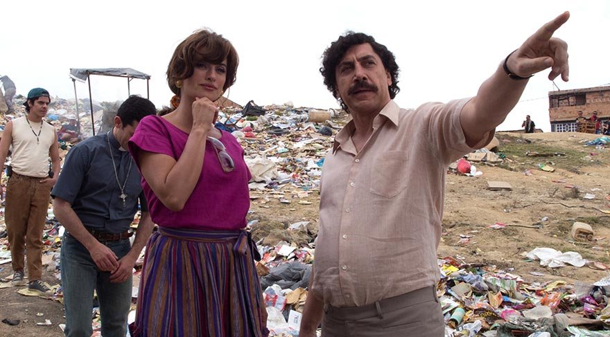 Virginia Vallejo, bir parti sırasında tanıştığı Pablo Escobar'dan çok etkilenmiştir. Escobar'ın evli olmasına rağmen aralarında bir aşk başlar.