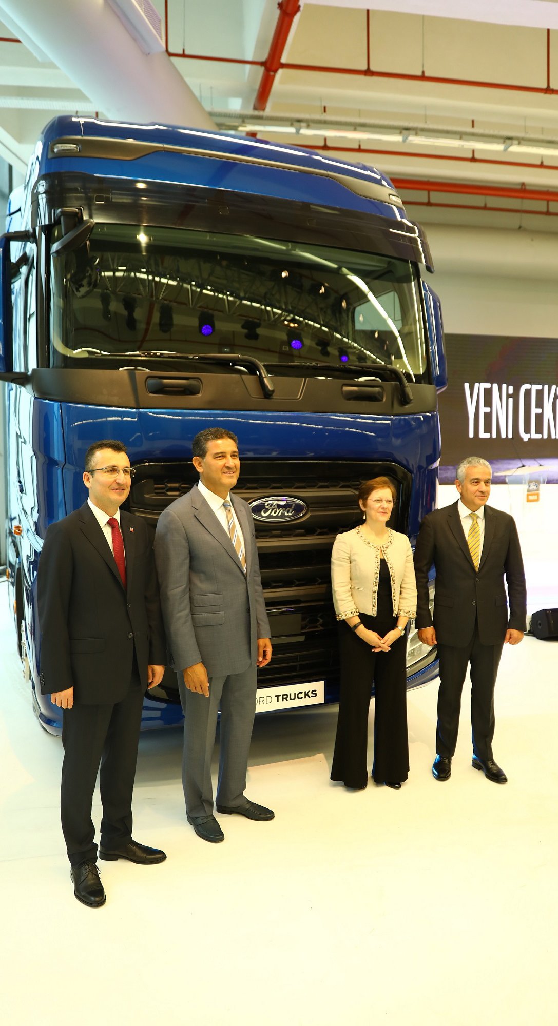 ford-trucks-genel-mudur-yardimcisi-serhan-turfan-ford-otosan-genel-muduru-haydar-yenigun-ford-otosan-genel-mudur-yardimcisi-lisa-king-ford-trucks-urun-gelistirme-muduru-burak-gokcelik-kopya