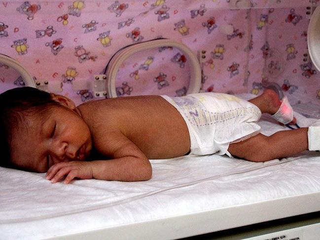 Mersin'de bir bebek sokağa terk edildi