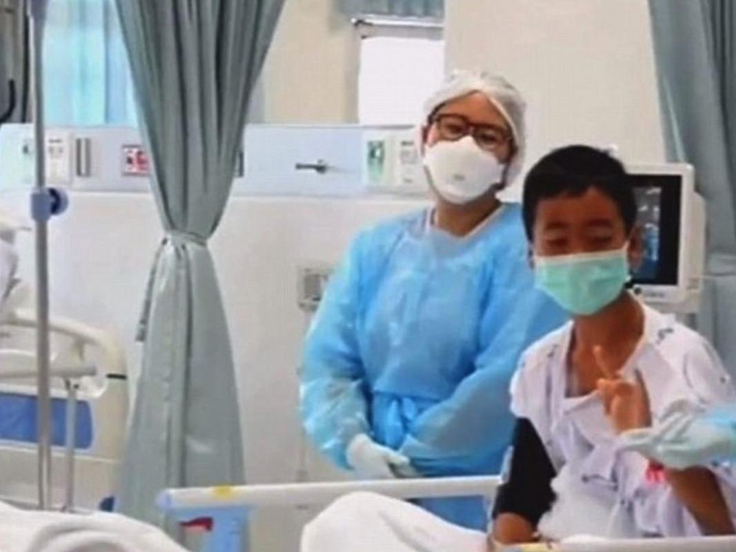 Tayland'da kurtarılan çocuklar ilk kez görüntülendi