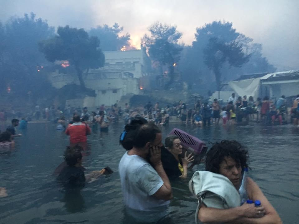 Yunanistan'daki korkunç yangından kaçış görüntüleri ortaya çıktı