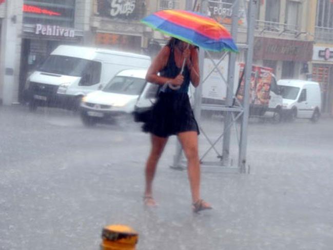 İstanbul ve birçok ile sağanak uyarısı: Meteoroloji'den hava durumu haberleri...