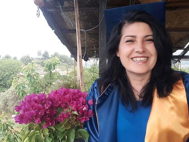 47 yaşında öğretmen olan İlkay Kayadibi, gözünü hukuk fakültesine dikti