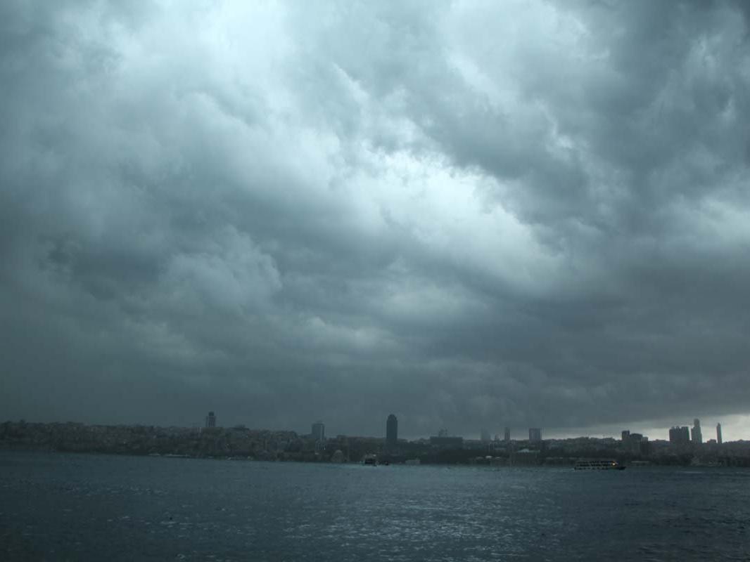 Hava durumu: Meteoroloji'den İstanbul için şiddetli yağış uyarısı geldi! Günlerce sürecek!