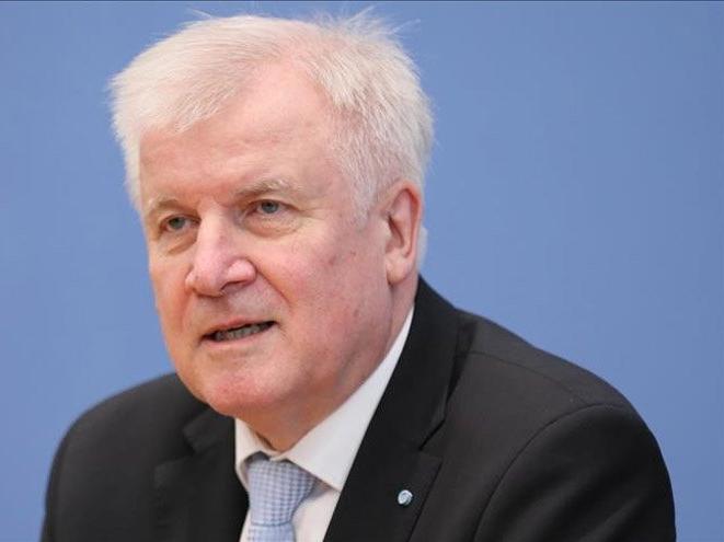 Almanya İçişleri Bakanı Horst Seehofer istifasını açıkladı