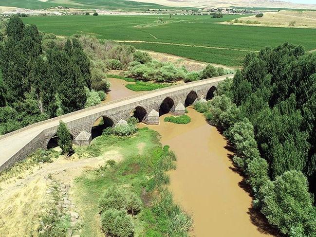 Diyarbakır'ın tarihe meydan okuyan 800 yıllık köprüsü