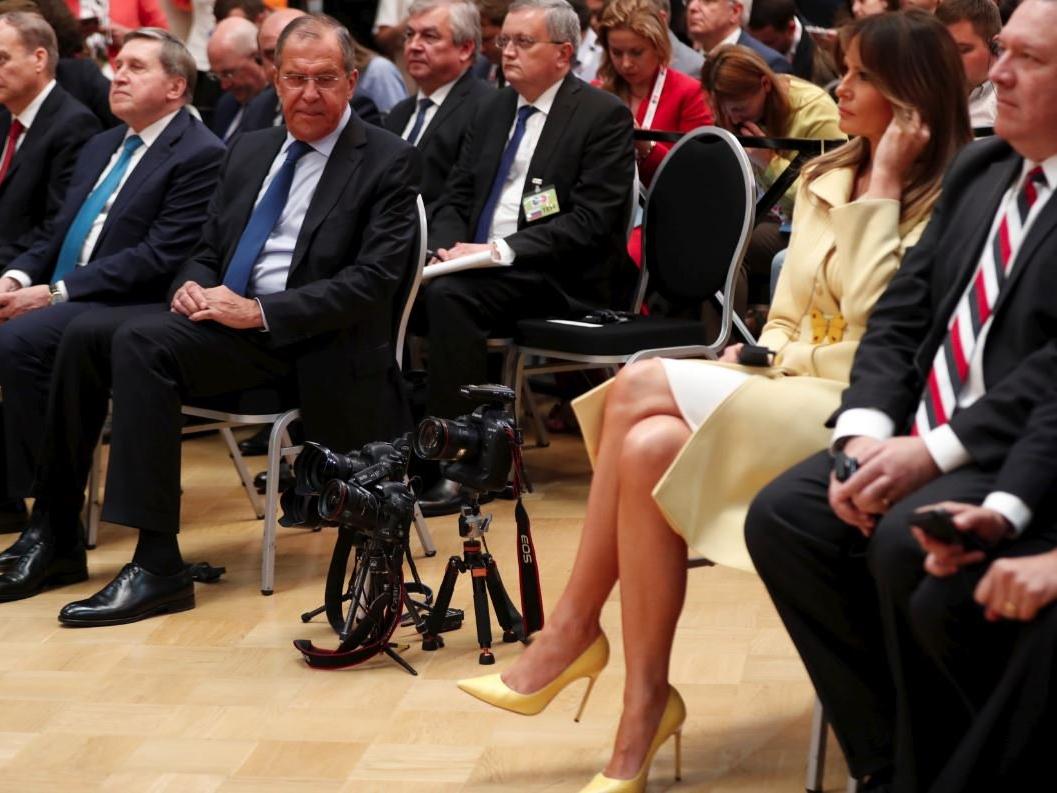 First Lady'i 'kesen' Lavrov alay konusu oldu