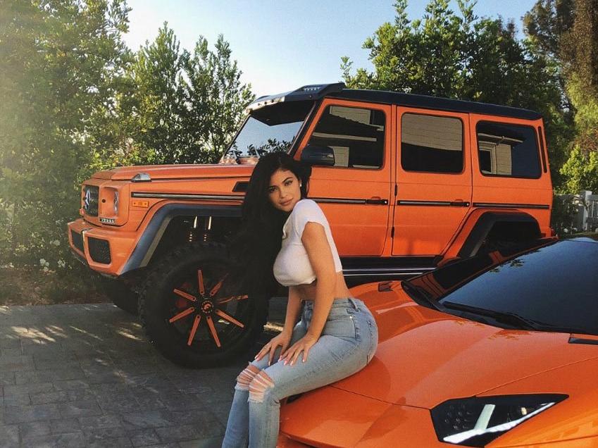 Kylie Jenner, sadece yaz için 1 milyon TL'lik Mercedes aldı