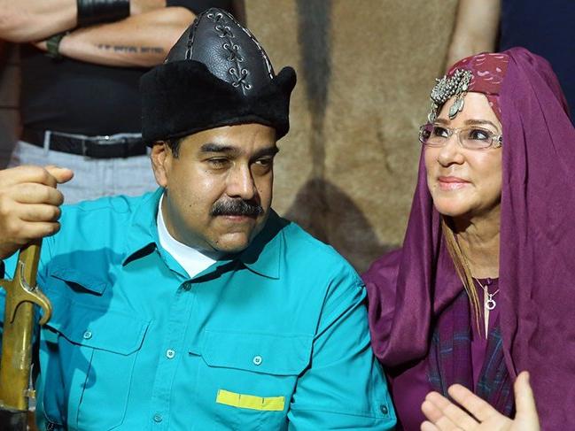Venezuela Devlet Başkanı Maduro Ertuğrul dizisinin setini ziyaret etti