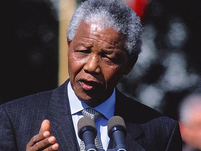 Nelson Mandela kimdir? Irkçılıkla mücadelenin sembol ismi Mandela 100. doğum yılında anılıyor