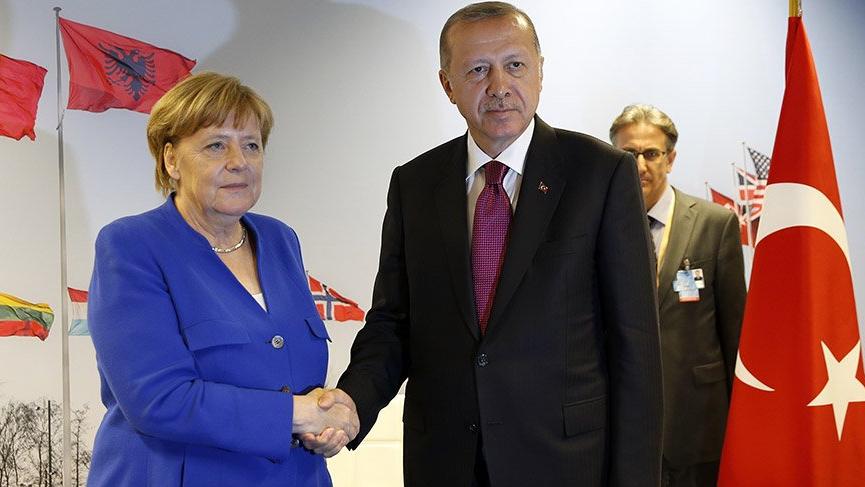 Son dakika: Erdoğan NATO Zirvesi'nde ilk görüşmesini Merkel'le yaptı