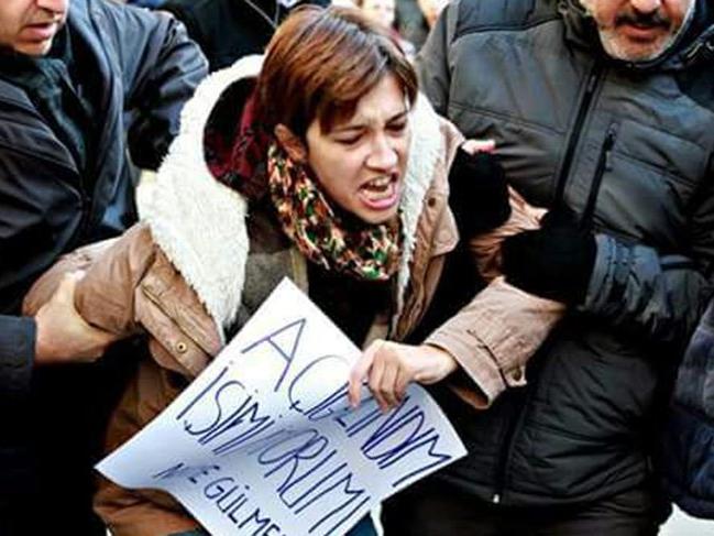Gözaltındaki akademisyen Nuriye Gülmen serbest bırakıldı