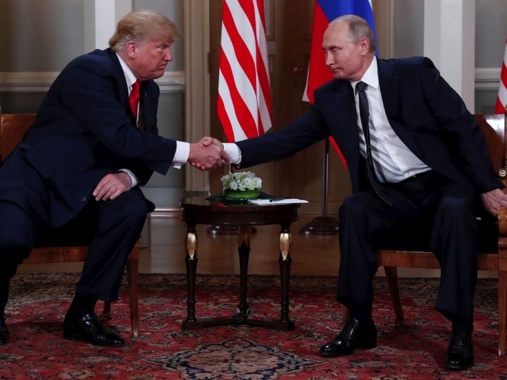 Trump ve Putin tokalaştı... Kritik zirve başladı
