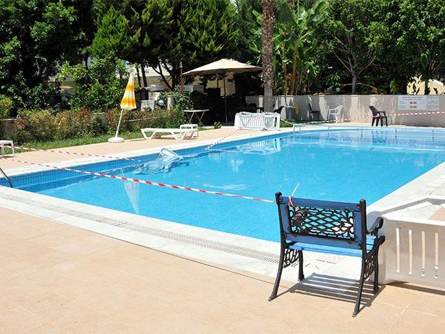 Antalya'da 3 yaşındaki çocuk evlerinin havuzunda boğuldu