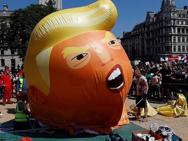 İngiltere'de Trump'a büyük protesto