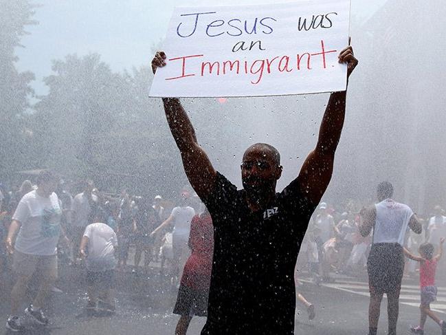 ABD’de on binlerce kişi Trump’ın göçmen politikasına karşı sokağa çıktı