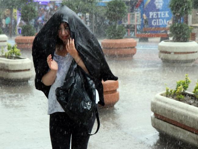 Balkanlar'dan geliyor! Meteoroloji'den bütün yurda kuvvetli sağanak yağış uyarısı