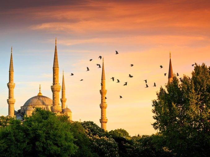 Sultanahmet'in gezilecek yerleri: İstanbul'un bilinen ilk tepesi Sultanahmet'in tarihi ve turistik yerleri...