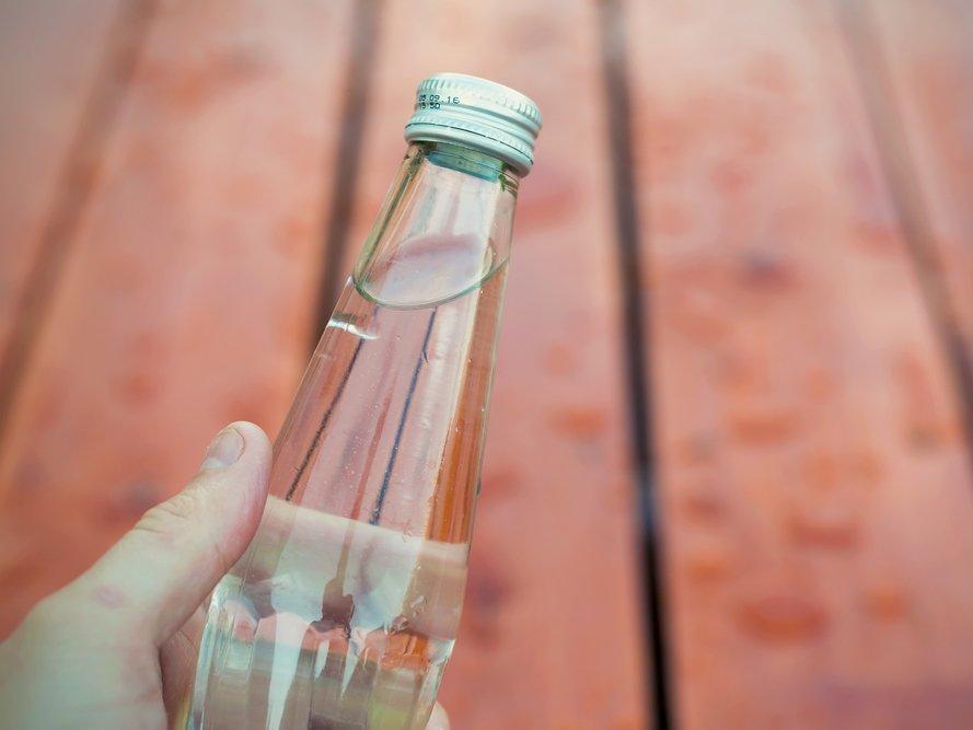 Cam su şişelerinde alüminyum kapak tehlikesi