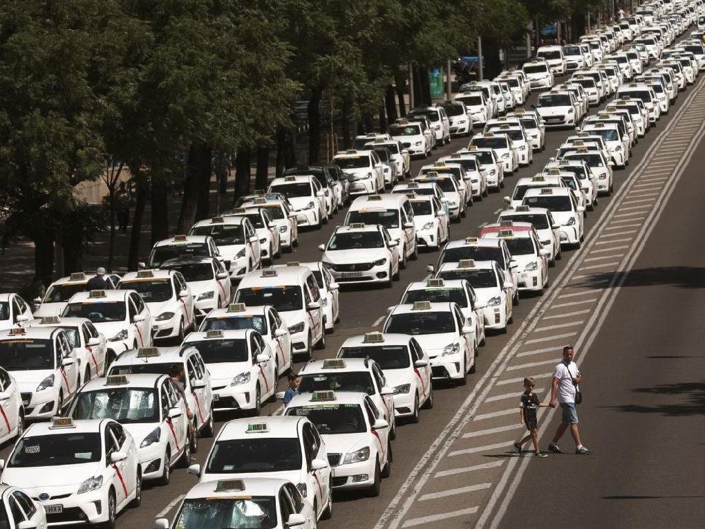 Uber gösterileri bütün ülkeye yayıldı... Binlerce taksici kontak kapattı