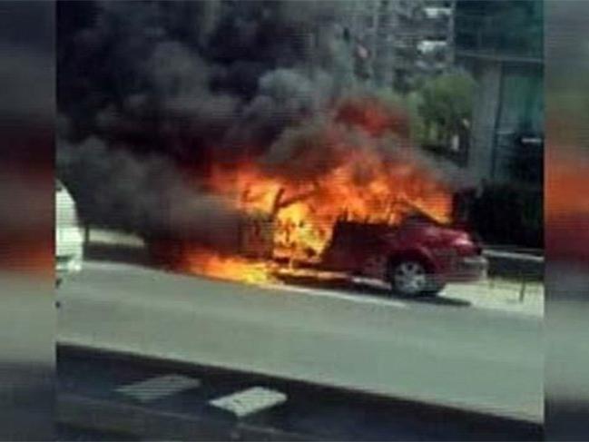 TEM'de araç yangını trafiği kilitledi