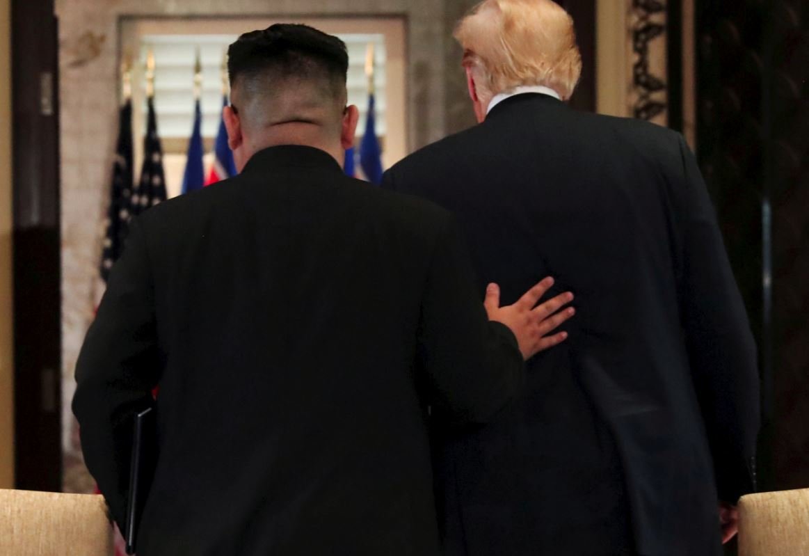 Geçtiğimiz aylarda bir araya gelen Kim Jong-un ile Donald Trump samimi görüntüler vermişti.