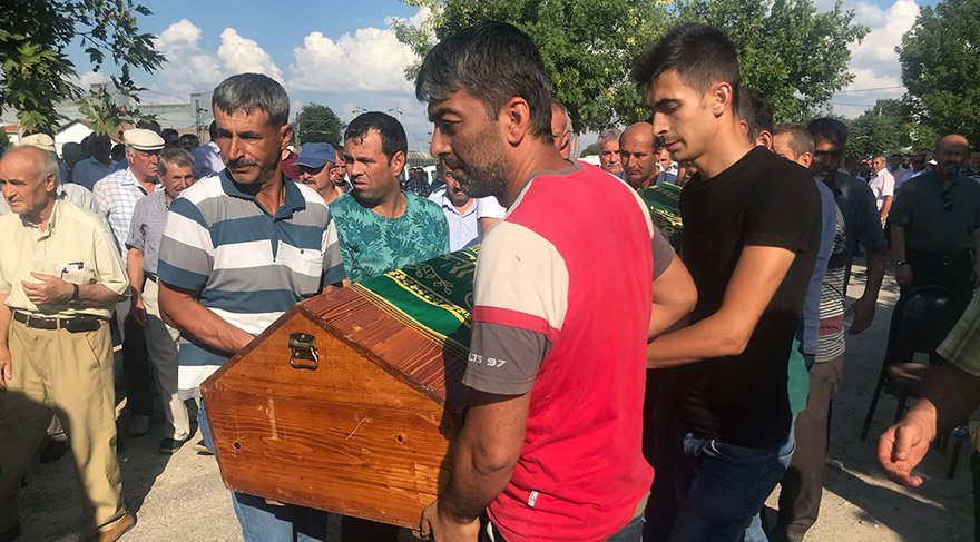 Tekirdağ tren kazasında hayatını kaybeden Melek Tuna, Edirne'nin Uzunköprü ilçesinde son yolculuğuna uğurlandı. 