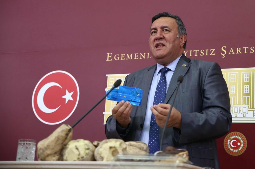 CHP Niğde Milletvekili Ömer Fethi Güler, “Parasını yatırdığı halde şekerini teslim almayanlar ikinci bir indirim alırken, parasını yatırıp şekerini teslim alanlar yüzde 2 iskontodan yararlandırılmalı” dedi.