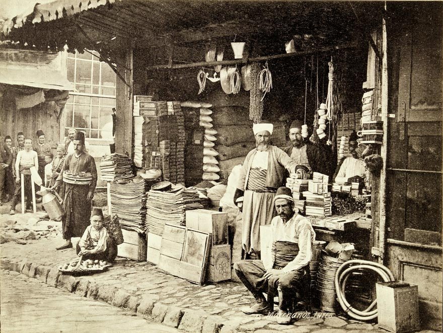 Osmanlı’da 16. yüzyıldan itibaren paranın değeri hep düştü. Fiyat artışları ve yüksek enflasyon halkı olumsuz etkiledi. 