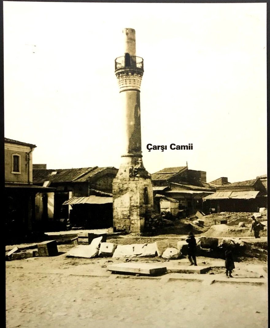 Yunan ordusunun yakıp yıktığı Eskişehir ve yıkılan Çarşı Camii. 