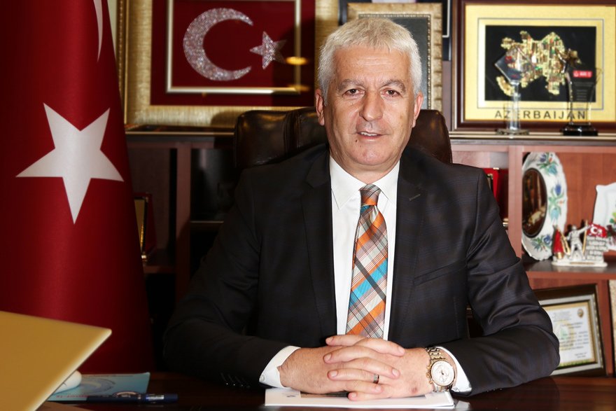 2 MÜFETTİŞ İNCELEME BAŞLATTI Mehmet İspiroğlu’nun başkanı olduğu Karasu Belediyesi’yle ilgili iddialar üzerine İçişleri Bakanlığı soruşturma açtı. 
