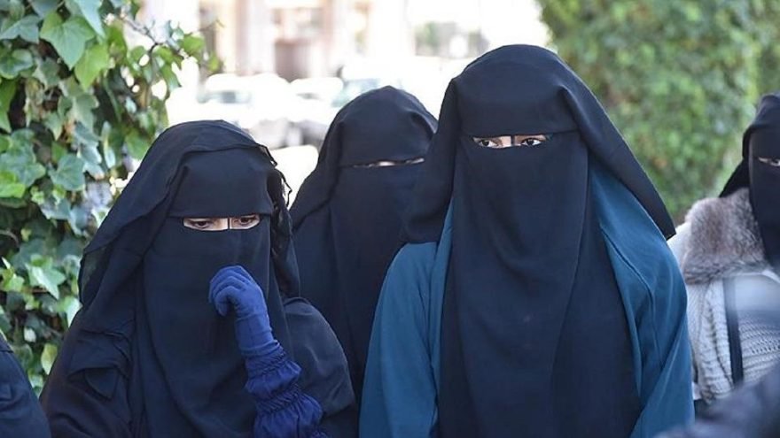 Avrupa'nın farklı ülkelerinde de uygulanan Burka yasağı büyük tartışma başlattı.