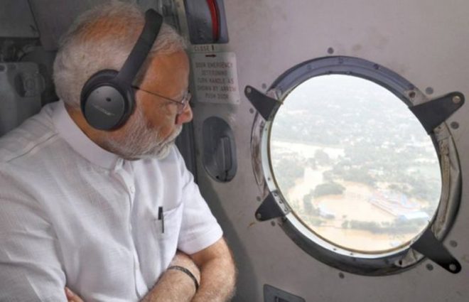 Bölgeyi uçaktan inceleyen Başbakan Narendra Modi ise 71 milyon dolarlık yardım sözü verdi.