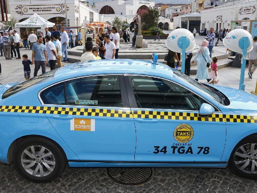 Sultanbeyli'nin 'kırmızı taksileri' turkuaza dönüşüyor