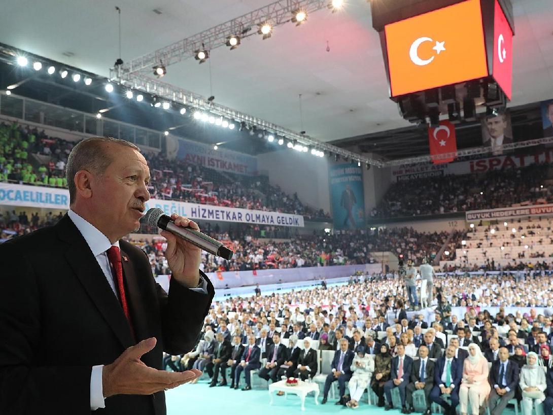 AKP'de MKYK'da gidenler ve kalanların listesi