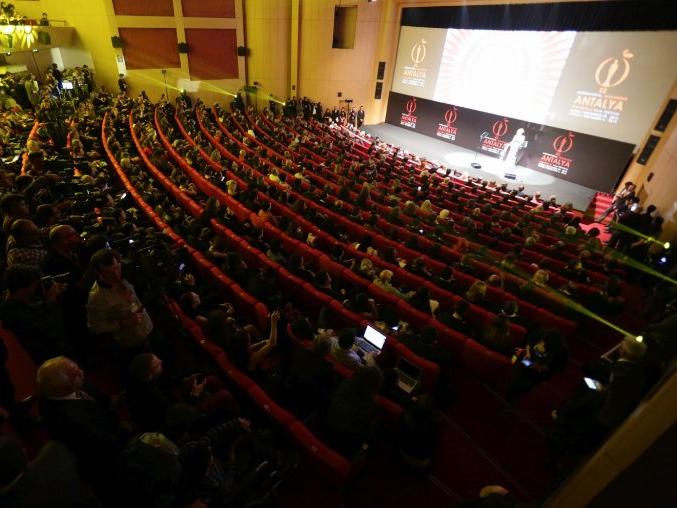 Sinemacılardan Antalya Altın Portakal Film Festivali'ne protesto