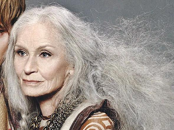 Dünyanın en yaşlı mankeni Daphne Selfe