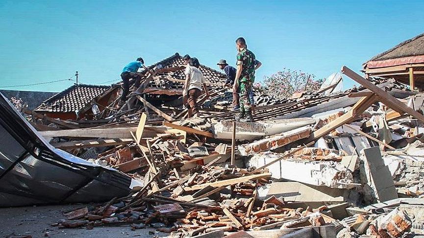 Endonezya'da 7 büyüklüğündeki depremde ölü sayısı 96 oldu
