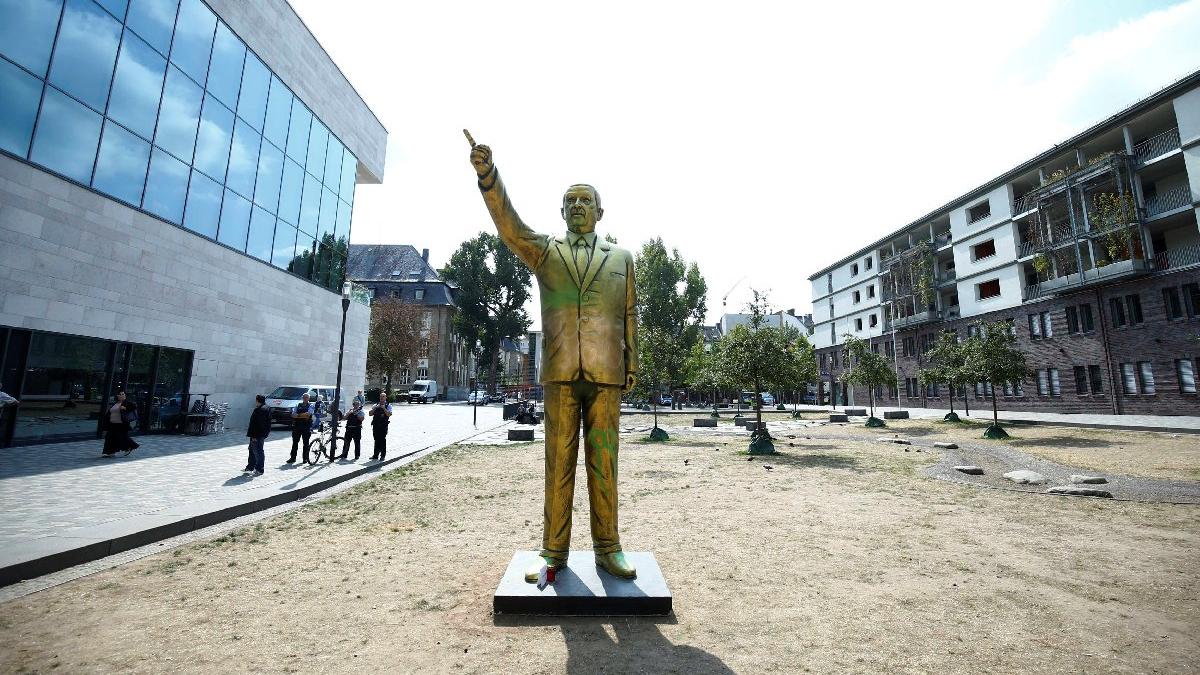 Almanya’da Erdoğan heykeli kriz yarattı