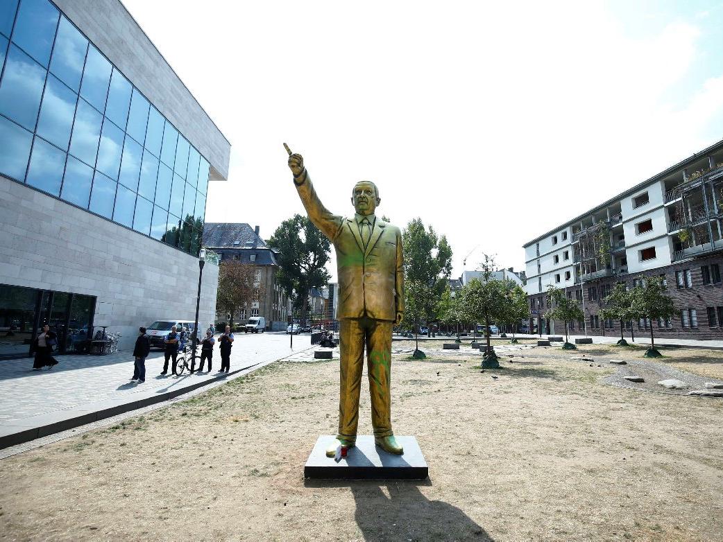 Almanya’da Erdoğan heykeli kriz yarattı