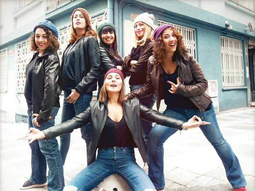 Dünyanın ilk kadın stand-up grubu: Çok da Fifi Hatunlar