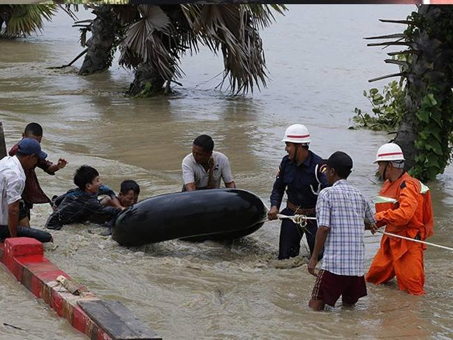 Myanmar'da köyler sular altında kaldı: 50 bin kişi tahliye edildi