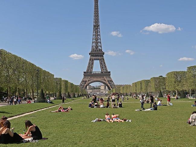 Paris'te 1 yıl yaşamak 183 sigaraya bedel