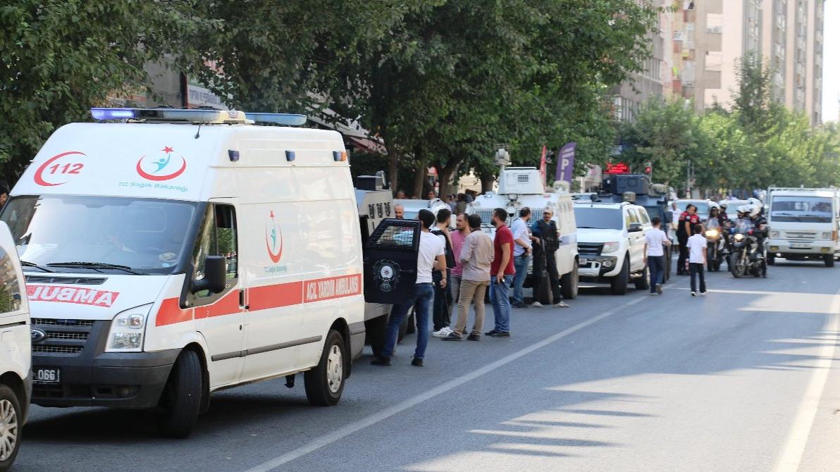 Diyarbakır’da iki aile arasında arazi kavgası: 4’ü ağır 10 yaralı