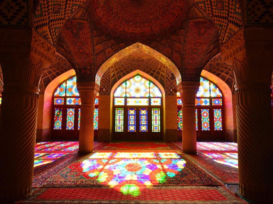 İran gezilecek yerler: Tarihi sarayları ve büyülü dokusu ile İran gezi rehberi...