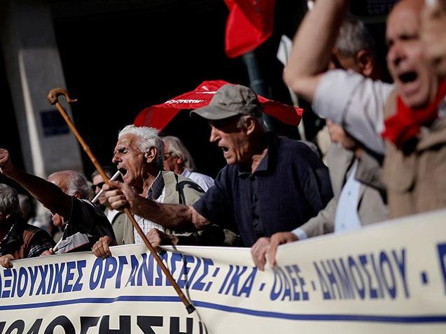 Bir halkın fakirleşmesi: Reuters objektifinden Yunan krizinin çarpıcı 20 fotoğrafı
