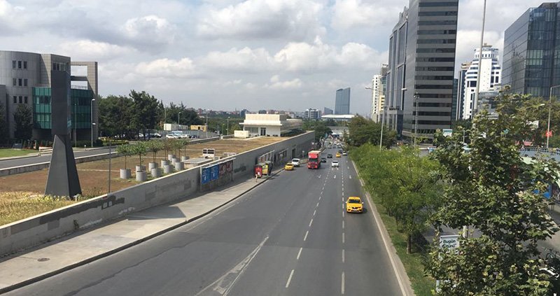 İstanbul trafiğinin en yoğun olduğu bölgelerden biri Maslak tatille beraber boş kaldı. 