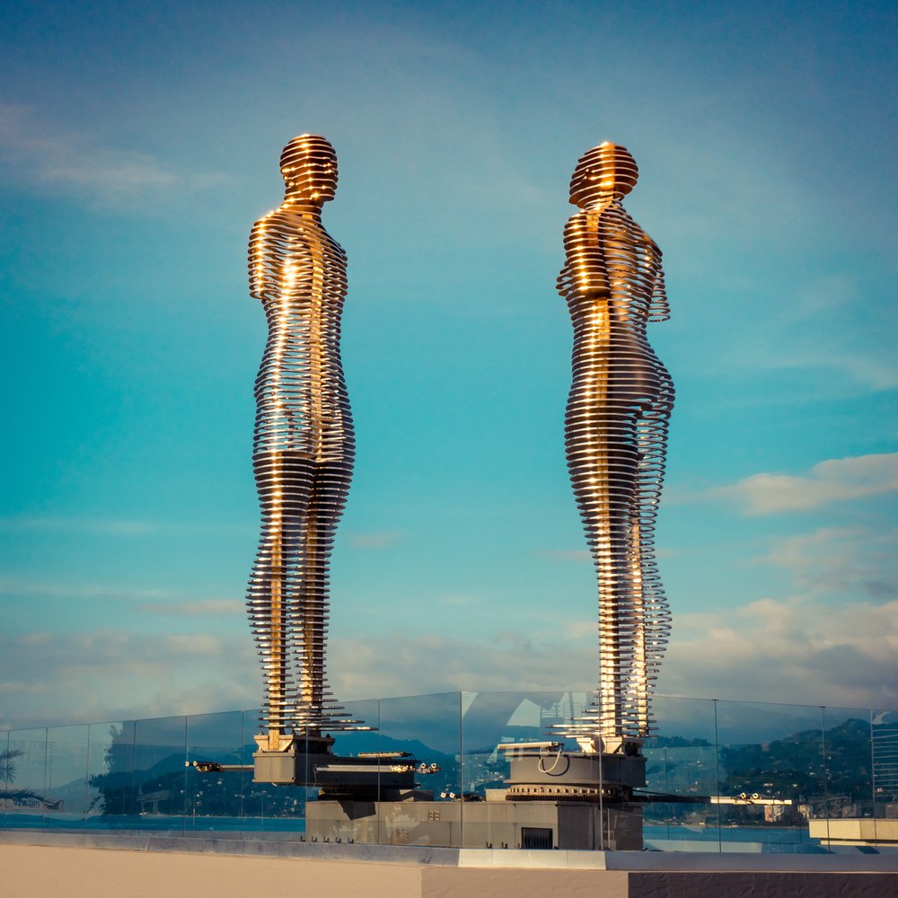 Ali ve Nino heykeli - Foto: Shutterstock
