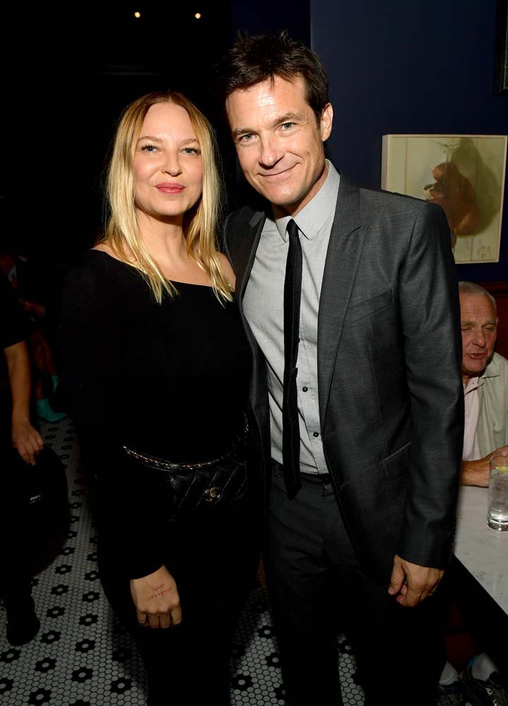 Sia, Ozark dizisinin başrol oyuncusu Jason Bateman ile birlikte... FOTOĞRAF: Netflix
